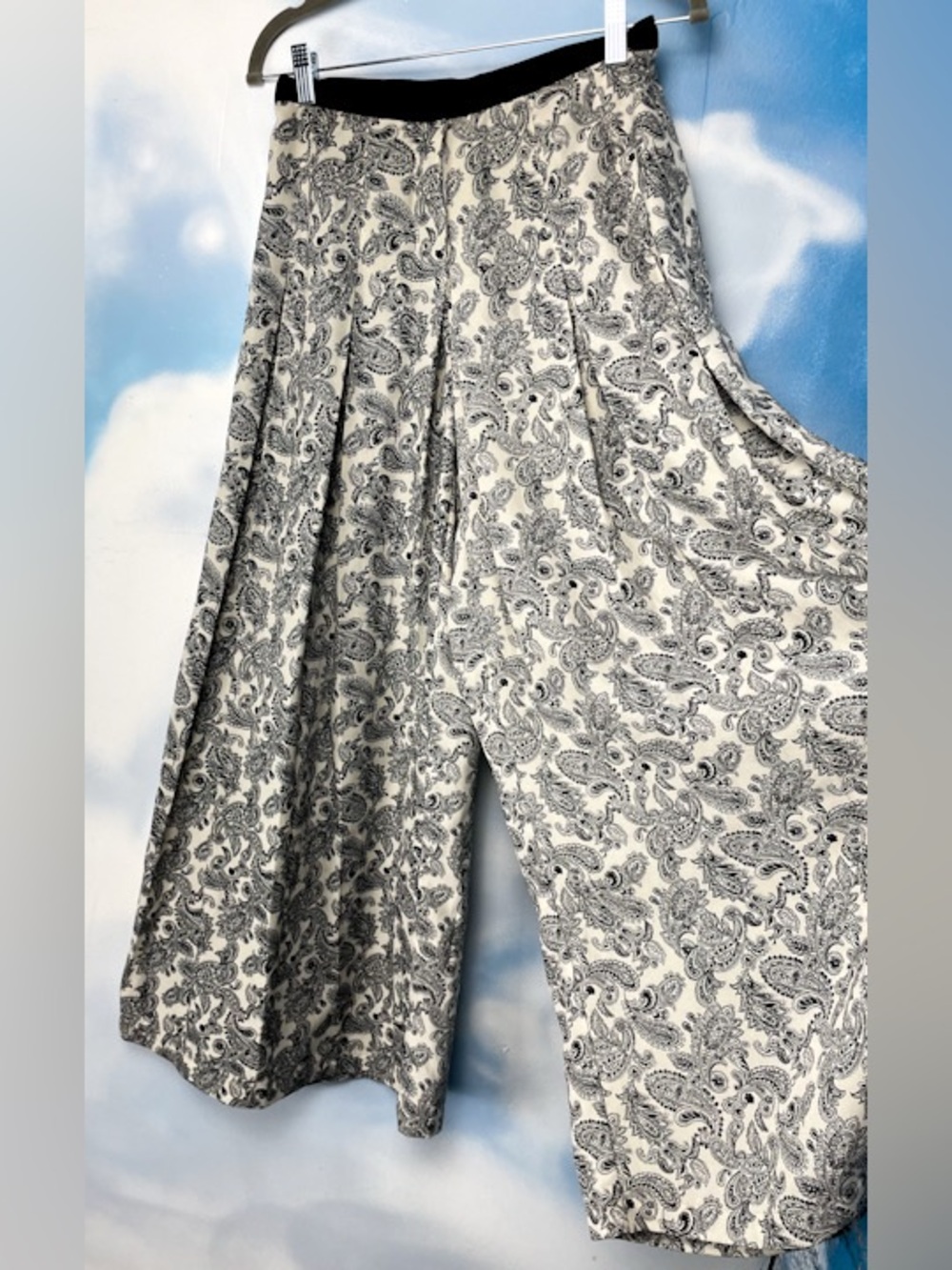 Anthropologie/Staring at Stars pleated paisley super wide leg pants